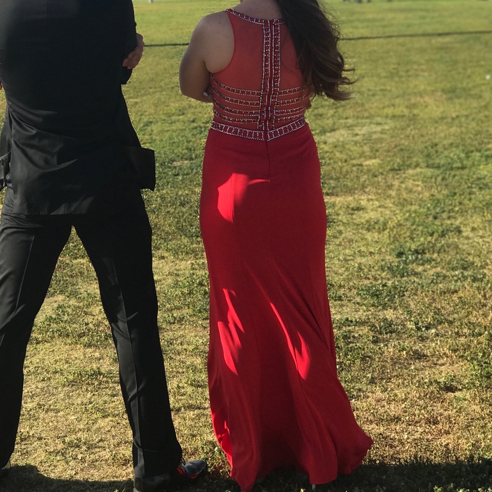 Red Prom/Formal Dress - Picture 3 of 6